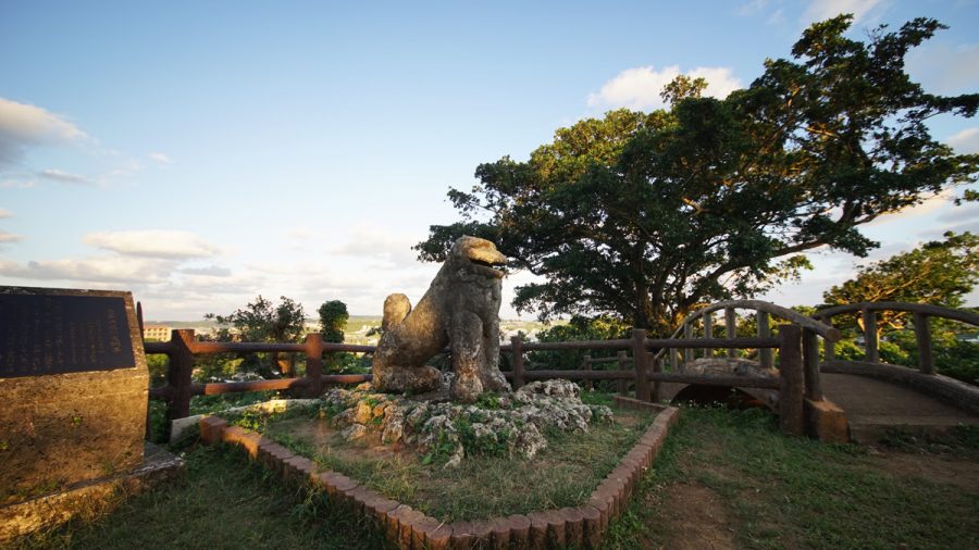 沖縄最古のシーサー富盛の石彫大獅子（ともりのいしぼりうふじし）