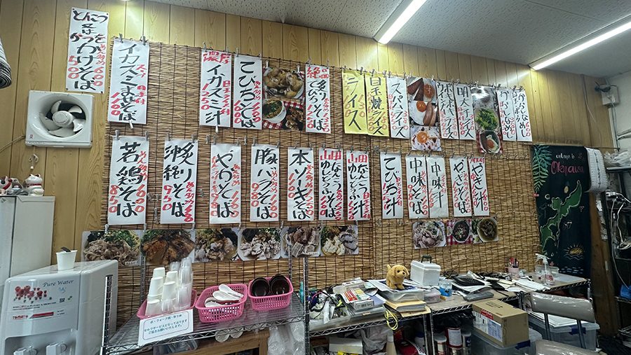 やかそば店内