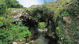 ハナンダー（自然橋）