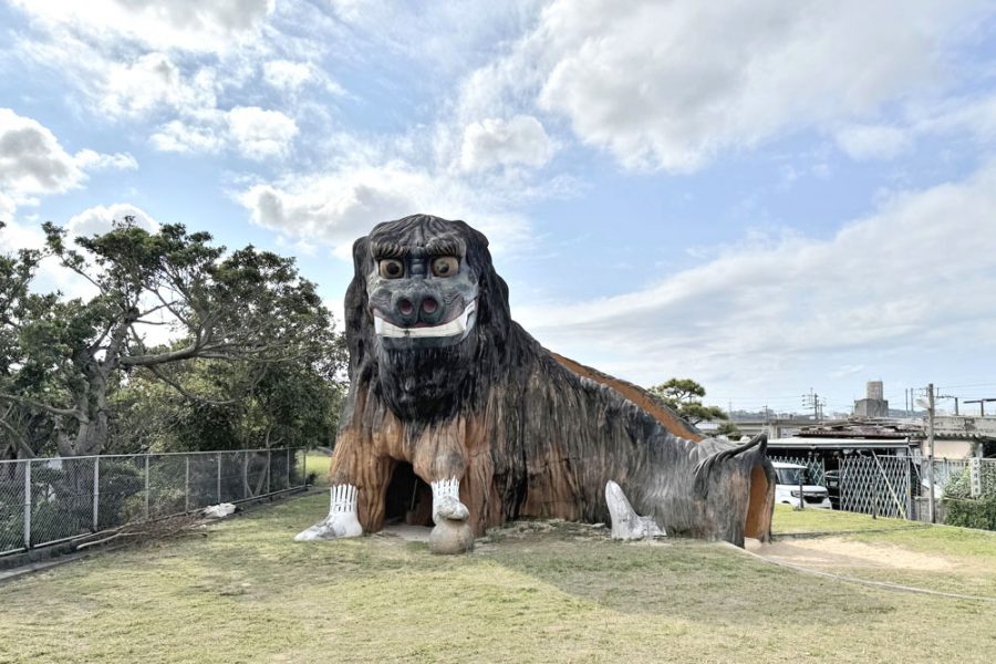 友寄馬場公園（ともよせばばこうえん）獅子舞（シーサー）