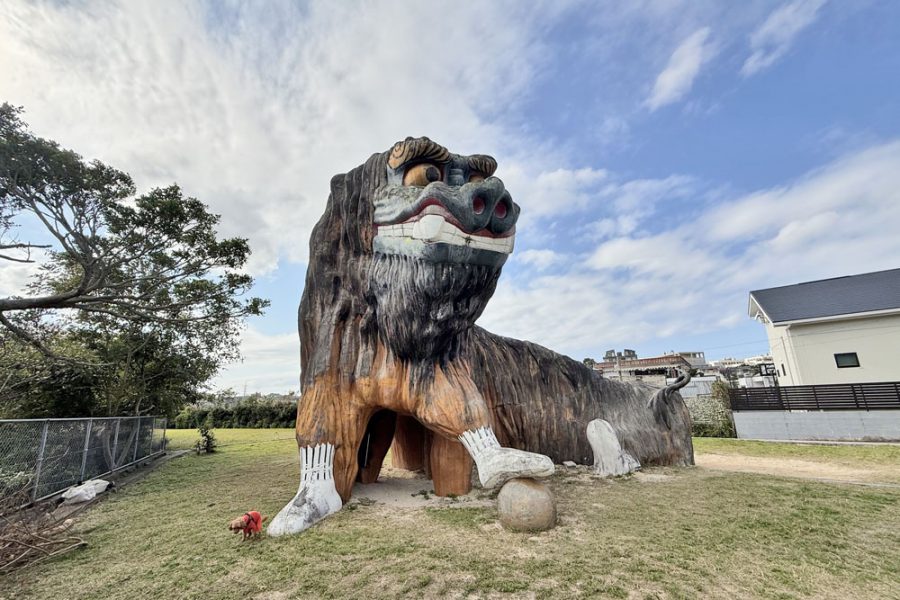 友寄馬場公園（ともよせばばこうえん）獅子舞（シーサー）