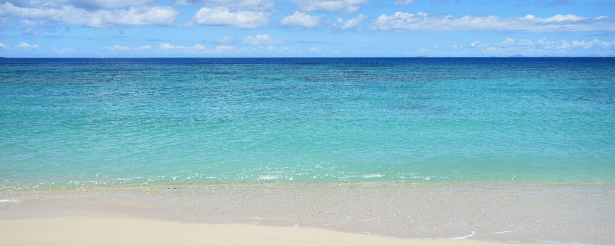 沖縄県国頭損の海 エメラルドブルー