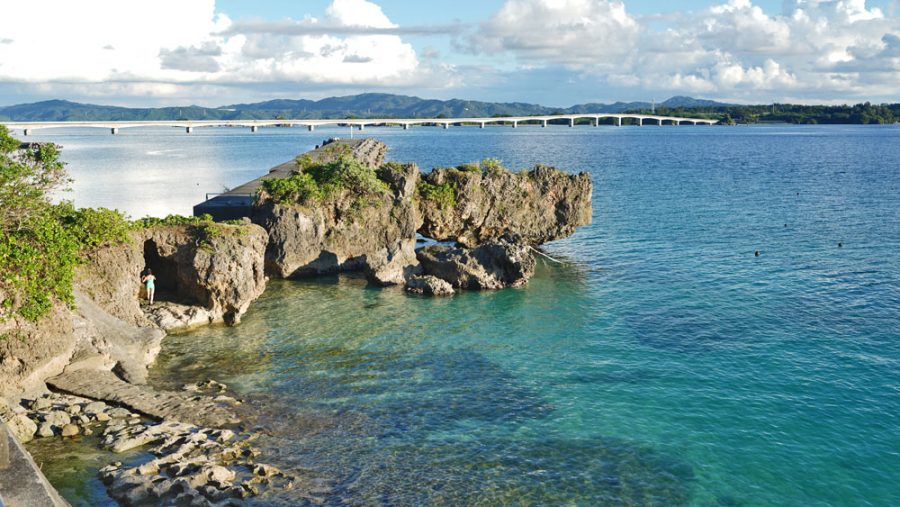 ミキタチノ洞窟と古宇利大橋